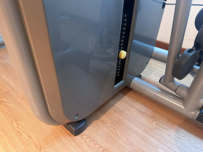 2 ฝึกกล้ามเนื้อแผ่นหลังส่วนบน แบรนด์ Technogym (Element Low Row)