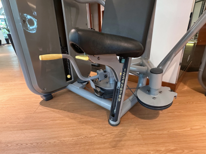 12 เครื่องฝึกแขนเปิด–ปิด แบรนด์ Technogym Element Pectoral Machine (Pec Fly)