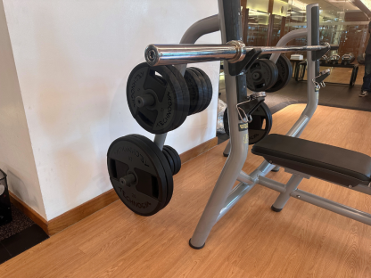 5 เครื่องฝึกเบนช์เพรสแบบราบ แบรนด์ Technogym (Olympic Flat Bench)
