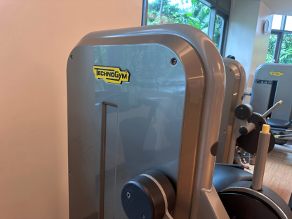 8 เครื่องบริหารขา แบรนด์ Technogym (Element Leg Curl)