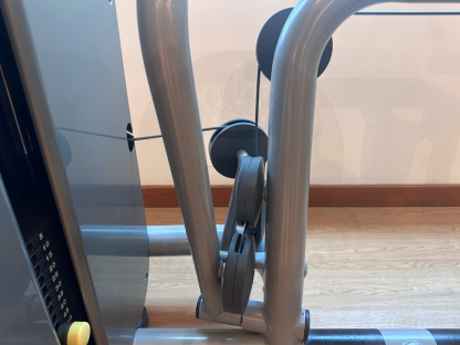 2 ฝึกกล้ามเนื้อแผ่นหลังส่วนบน แบรนด์ Technogym (Element Low Row)