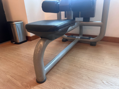 11 เครื่องฝึกกล้ามเนื้อแผ่นหลังและกล้ามเนื้อแขน แบรนด์ Technogym (Element Lat Pulldown)