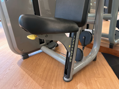 1 เครื่องฝึกแผ่นอก แบรนด์ Technogym Chest Press