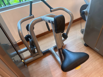 2 ฝึกกล้ามเนื้อแผ่นหลังส่วนบน แบรนด์ Technogym (Element Low Row)