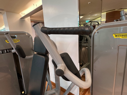 12 เครื่องฝึกแขนเปิด–ปิด แบรนด์ Technogym Element Pectoral Machine (Pec Fly)