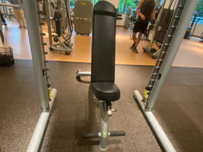16 ม้านั่งยกน้ำหนักปรับระดับได้ (Adjustable Bench)