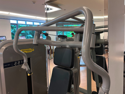 1 เครื่องฝึกแผ่นอก แบรนด์ Technogym Chest Press