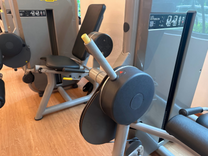 6 เครื่องกดขา แบรนด์ Technogym Element Leg Extention