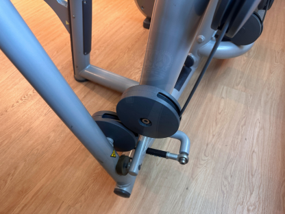 2 ฝึกกล้ามเนื้อแผ่นหลังส่วนบน แบรนด์ Technogym (Element Low Row)