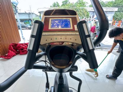 14 เครื่องเดินวงรี แบรนด์ SOLE Elliptical รุ่น E35