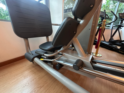 17 เครื่องออกกำลังกาย แบรนด์ Technogym Element (Leg Press)