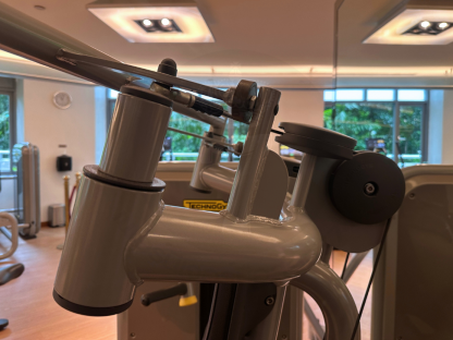 1 เครื่องฝึกแผ่นอก แบรนด์ Technogym Chest Press