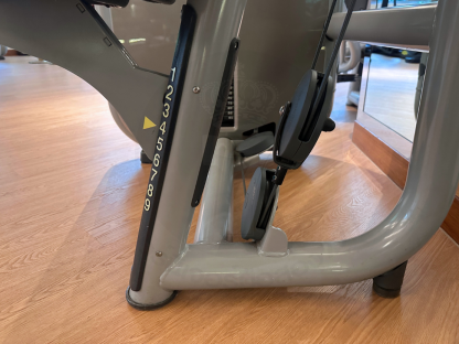 1 เครื่องฝึกแผ่นอก แบรนด์ Technogym Chest Press
