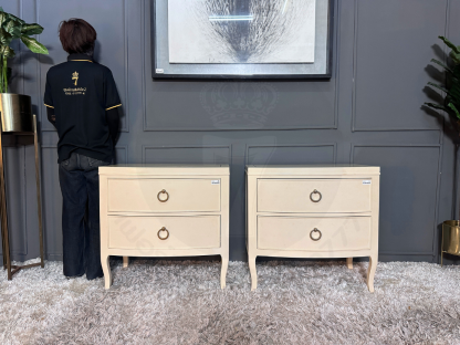15 ตู้ข้างเตียงไม้จริงสีครีม 2 ลิ้นชัก แบรนด์ Bernhardt 1 คู่
