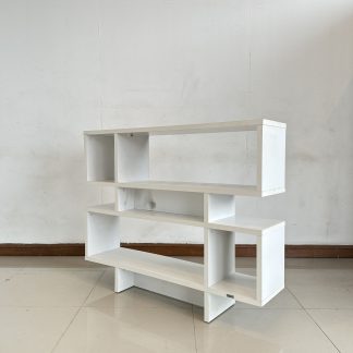 ชั้นโชว์ 7 ชั้นวาง โครงไม้ MDF สีขาว ปิดขอบลามิเนตสีครีม
