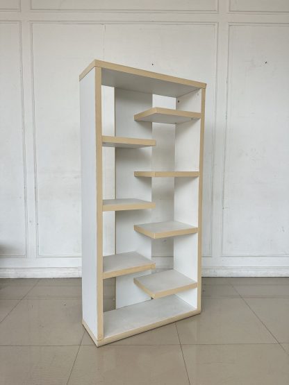 ชั้นโชว์ 7 ชั้นวาง โครงไม้ MDF สีขาว ปิดขอบลามิเนตสีครีม