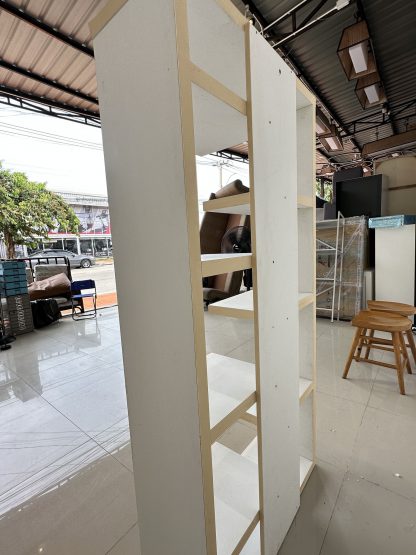 ชั้นโชว์ 7 ชั้นวาง โครงไม้ MDF สีขาว ปิดขอบลามิเนตสีครีม