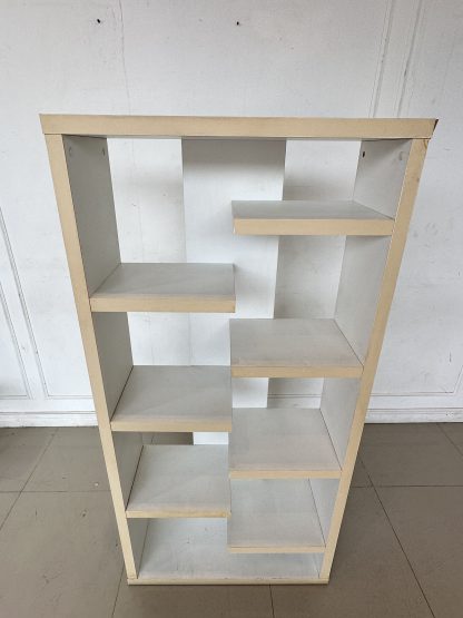 ชั้นโชว์ 7 ชั้นวาง โครงไม้ MDF สีขาว ปิดขอบลามิเนตสีครีม