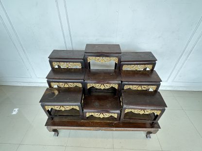 ชุดโต๊ะหมู่บูชา 9 ฐานท็อปกลางไม้ MDF โครงไม้สักติดลายฉลุลายไทยสีทอง