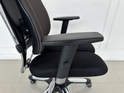 เก้าอี้สำนักงาน เพื่อสุขภาพ เบาะผ้าตาข่ายสีดำ แบรนด์ HARA CHAIR รุ่น NIETZSCHE v7