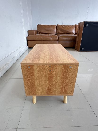 ตู้วางทีวี 2 บานเปิด โครงไม้ MDF ปิดผิวลายไม้สีน้ำตาล