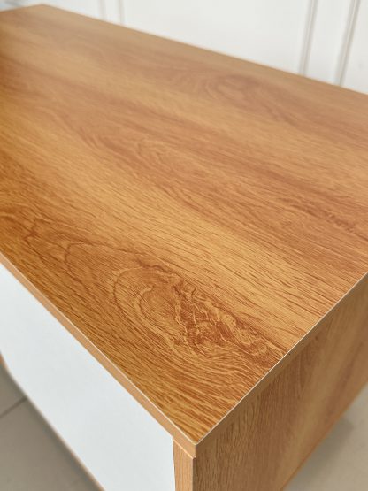 ตู้วางทีวี 2 บานเปิด โครงไม้ MDF ปิดผิวลายไม้สีน้ำตาล
