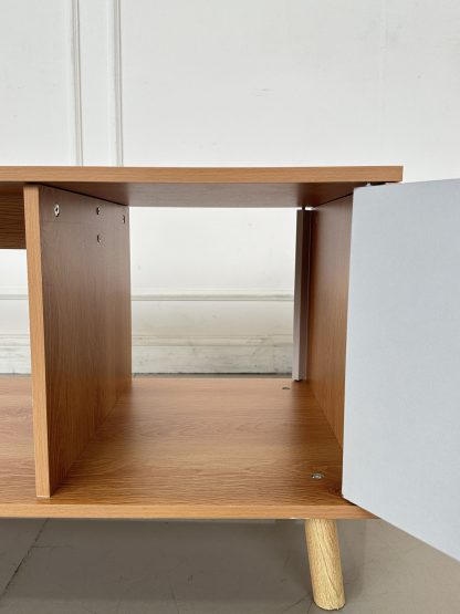ตู้วางทีวี 2 บานเปิด โครงไม้ MDF ปิดผิวลายไม้สีน้ำตาล