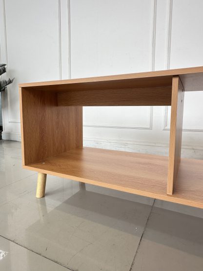 ตู้วางทีวี 2 บานเปิด โครงไม้ MDF ปิดผิวลายไม้สีน้ำตาล
