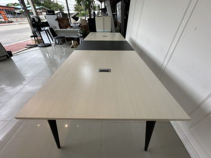 โต๊ะประชุม ท็อปไม้ MDF สีบีช ตัดสีเทา