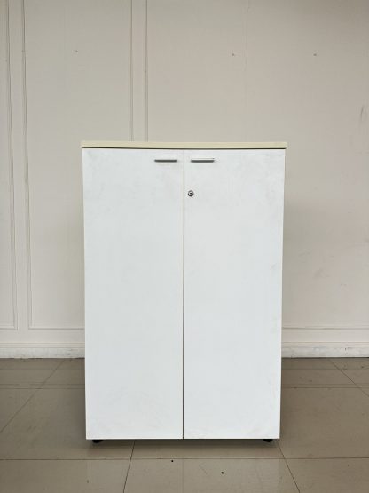 ตู้เก็บของ 2 บานเปิด โครงไม้ MDF สีขาว ขาพลาสติก ปรับระดับได้