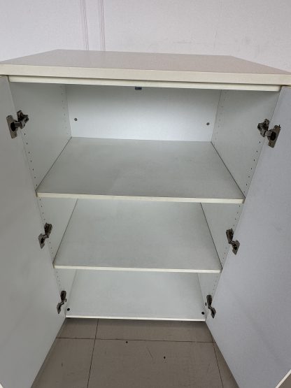 ตู้เก็บของ 2 บานเปิด โครงไม้ MDF สีขาว ขาพลาสติก ปรับระดับได้