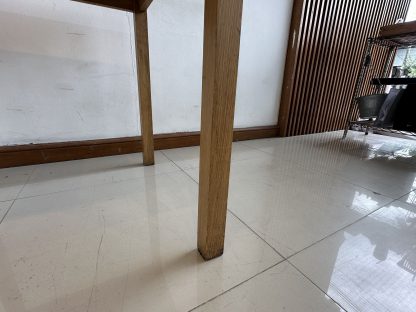 โต๊ะทานอาหาร โครงไม้สน สีน้ำตาล