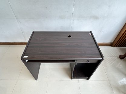 โต๊ะทำงาน 1 บานเลื่อน 1 ลิ้นชัก ท็อปโครงไม้ MDF สีน้ำตาลลายไม้