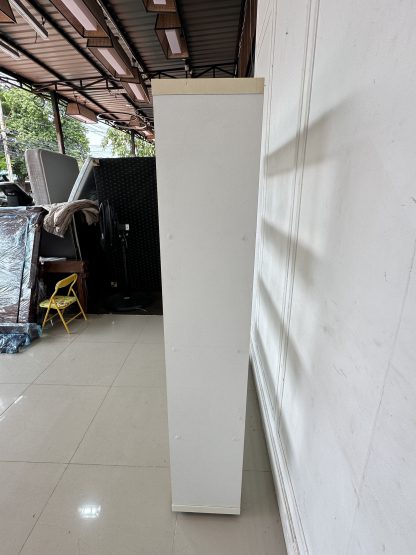 ชั้นโชว์ 12 ช่องวาง โครงไม้ MDF สีขาว ขาพลาสติก