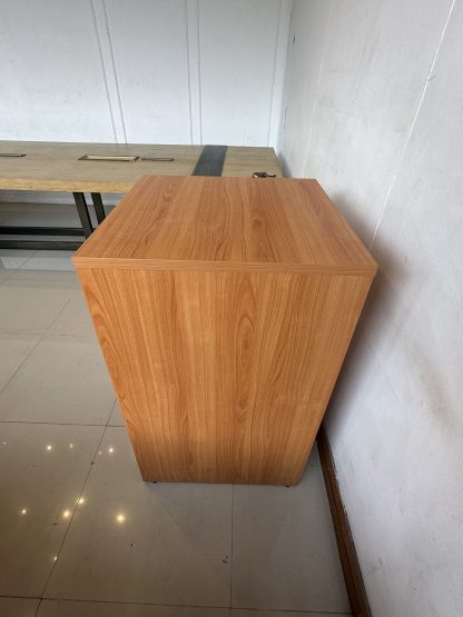 ตู้เก็บของ 1 บานเปิด 1 ลิ้นชัก โครงไม้ MDF สีน้ำตาล มือจับเหล็ก