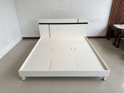 เตียง ขนาด 6 ฟุต แบรนด์ INDEX โครงไม้ MDf สีขาว