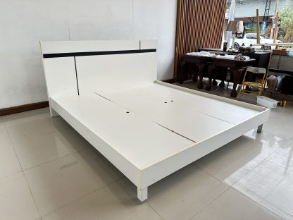 เตียง ขนาด 6 ฟุต แบรนด์ INDEX โครงไม้ MDf สีขาว