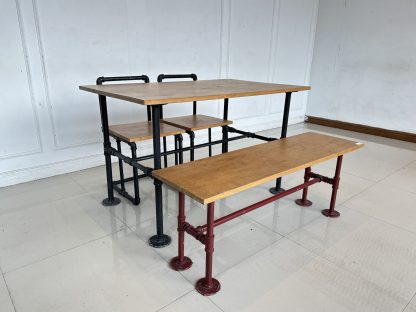 ชุดโต๊ะทานอาหารไม้สน 4 ที่นั่ง โครงขาเหล็ก PVC