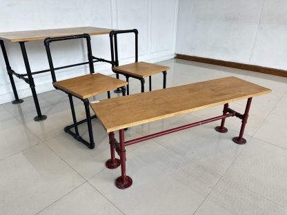 ชุดโต๊ะทานอาหารไม้สน 4 ที่นั่ง โครงขาเหล็ก PVC