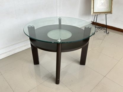 โต๊ะทานอาหาร ทรงกลม ท็อปกระจก โครงไม้ MDF สีน้ำตาลเข้ม