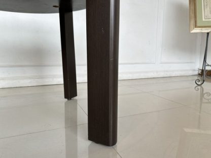 โต๊ะทานอาหาร ทรงกลม ท็อปกระจก โครงไม้ MDF สีน้ำตาลเข้ม