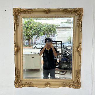 บานกระจกเงา แบบติดผนัง กรอบไม้จริงฉลุลายเกร็ดปลา ปิดแผ่นหลังไม้อัด