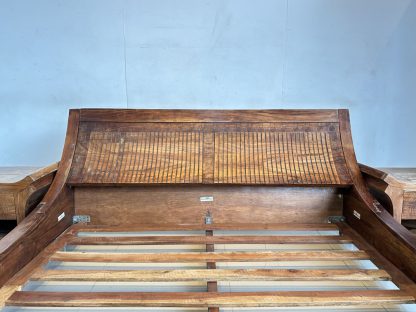 เตียงไม้ประดู่ ขนาด 5 ฟุต หัวเตียงและปลายเตียงแกะสลักลาย