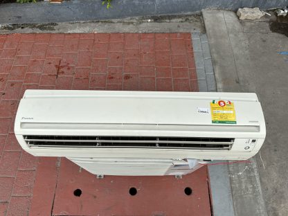 เครื่องปรับอากาศ ขนาด 14,000 btu แบรนด์ DAIKIN รุ่น FTKE15GV2S ผลิตปี 2010