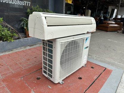 เครื่องปรับอากาศ ขนาด 14,000 btu แบรนด์ DAIKIN รุ่น FTKE15GV2S ผลิตปี 2010