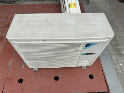 เครื่องปรับอากาศ ขนาด 14,000 btu แบรนด์ DAIKIN รุ่น FTKE15GV2S ผลิตปี 2010