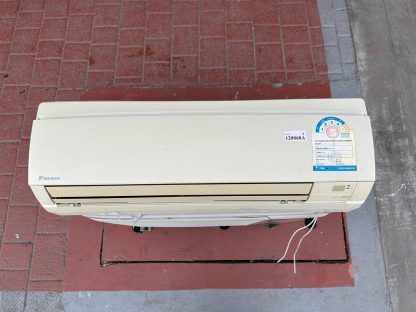 เครื่องปรับอากาศ ขนาด 12,000 btu แบรนด์ DAIKIN รุ่น FTE12LV2S ผลิตปี 2010