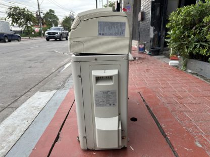 เครื่องปรับอากาศ ขนาด 12,000 btu แบรนด์ DAIKIN รุ่น FTE12LV2S ผลิตปี 2010