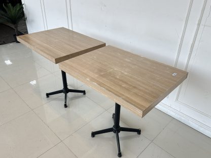 โต๊ะทานอาหาร ท็อปไม้ MDF ปิดผิวสีน้ำตาลลายไม้ โครงขาเหล็กสีดำ