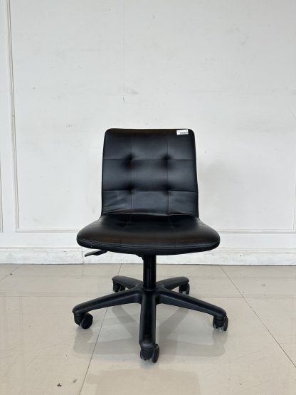 เก้าอี้สำนักงาน แบรนด์ MONO FURNITURE เบาะหนัง PU สีดำดึงดุม